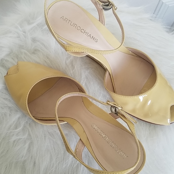 Butter yellow patent leather Arturo Chiang wedges - Picture 2 of 7